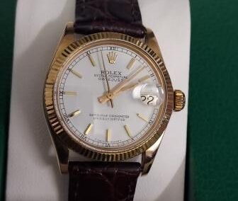 18ct Rolex Vintage Midsize Strap Watch