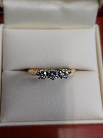 18ct Three Stone Diamond Ring